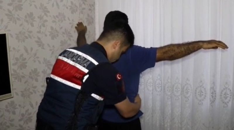 MERSİN MERKEZLİ TERÖR OPERASYONUNDA 2 ŞÜPHELİ TUTUKLANDI