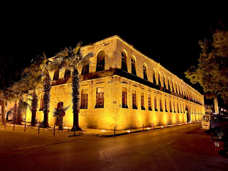SİLİFKE HÜKÜMET KONAĞI GECE GÖRÜNTÜSÜYLE İLÇEYE DEĞER KATIYOR
