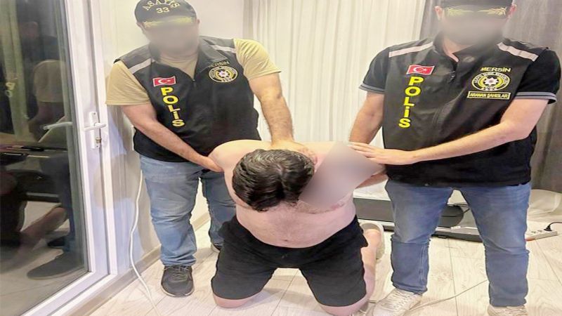 MİT TESPİT ETTİ, KIRMIZI BÜLTENLE ARANAN ULUSLARARASI UYUŞTURUCU KAÇAKÇISI MERSİN’DE YAKALANDI