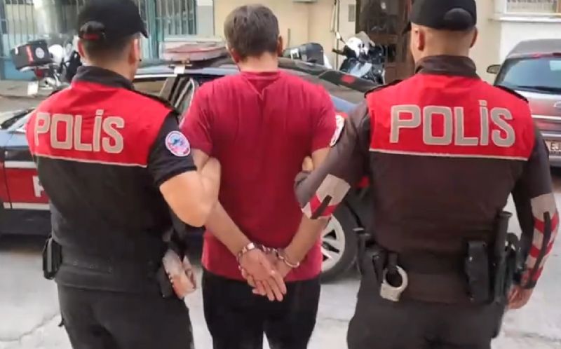 TORBACI YAKALANDI, DESTE DESTE PARA ELE GEÇİRİLDİ