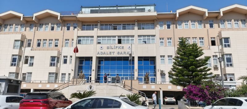 SİLİFKE BELEDİYESİ’NE YÖNELİK OPERASYONDA GÖZALTINA ALINAN 19 ŞÜPHELİ ADLİYEYE SEVK EDİLDİ