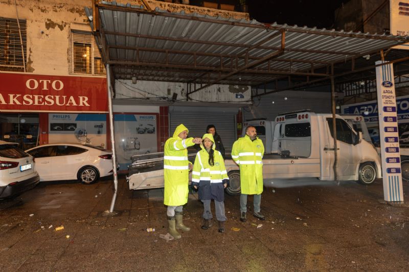 BAŞKAN VEKİLİ GENÇ, AŞIRI YAĞIŞTAN ETKİLENEN MAHALLELERİ SAHADA İNCELEDİ