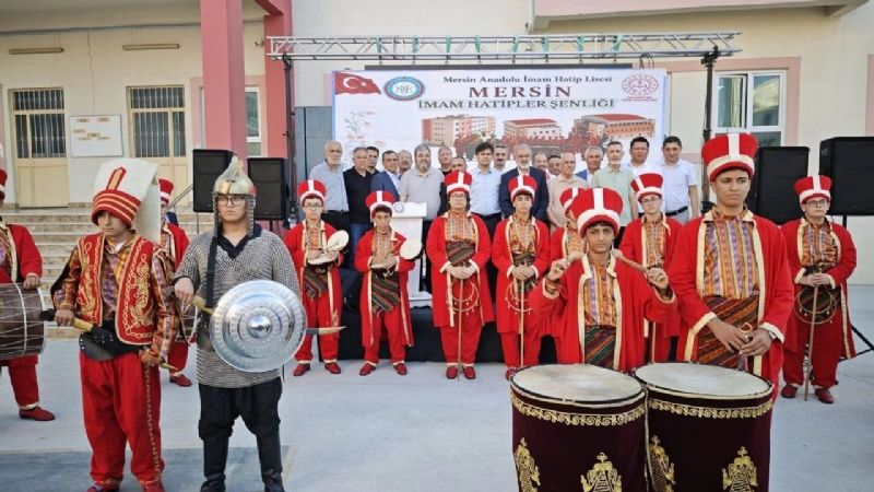 MERSİN’DE İMAM HATİP OKULLARI ŞENLİĞİ YOĞUN KATILIMLA GERÇEKLEŞTİRİLDİ