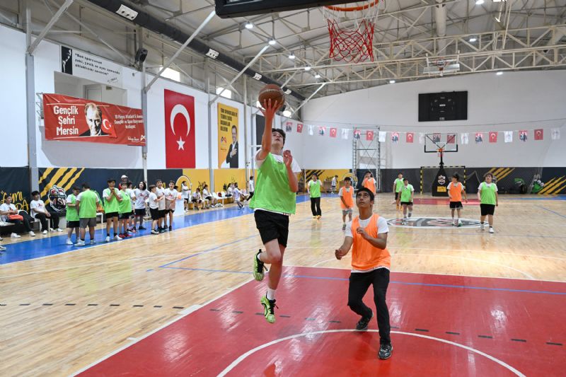 BAYRAM COŞKUSU BÜYÜKŞEHİR’İN SAHALARINDA DA YAŞANDI