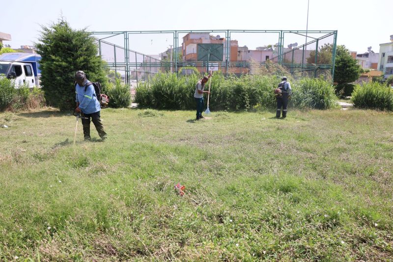 AKDENİZ BELEDİYESİ’NDEN PARKLARDA YAZ SEFERBERLİĞİ