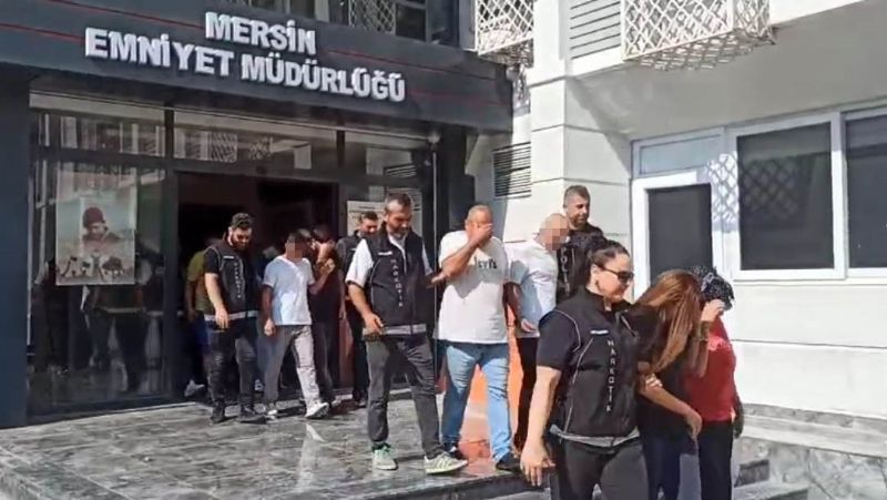 HASTANE OTOPARKINDAKİ ARAÇTAN 256 BİN 900 UYUŞTURUCU HAP ÇIKTI: 2 ŞÜPHELİ TUTUKLANDI