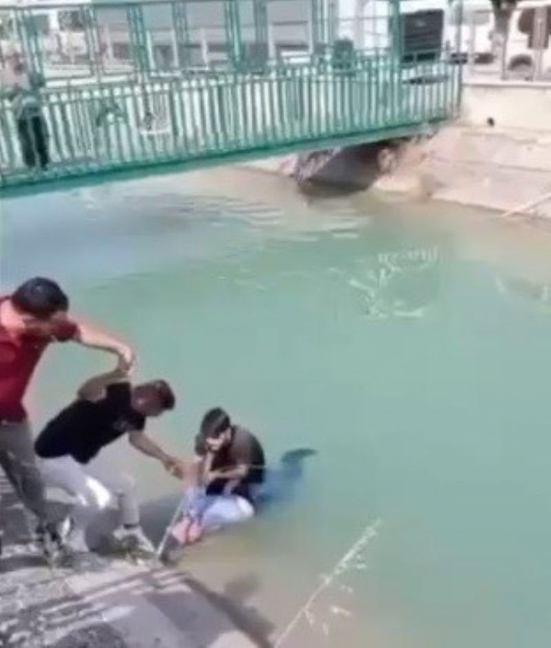 TARSUS’TA SULAMA KANALINA DÜŞEN ŞAHIS ÖLÜMDEN DÖNDÜ