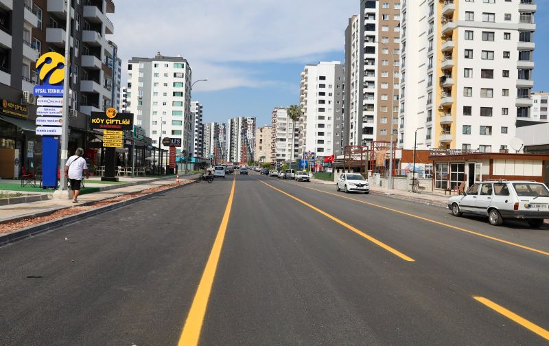 BÜYÜKŞEHİR GAZİ PAŞA CADDESİ’NDE 2 BİN 300 METRELİK YOLU YENİLEDİ