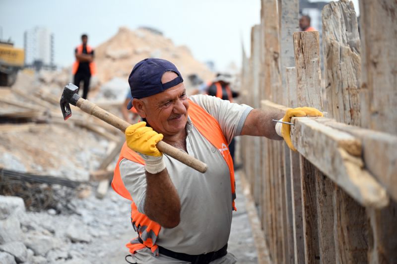 BÜYÜKŞEHİR’LE MERSİN’DE ULAŞIM YENİDEN ŞEKİLLENİYOR
