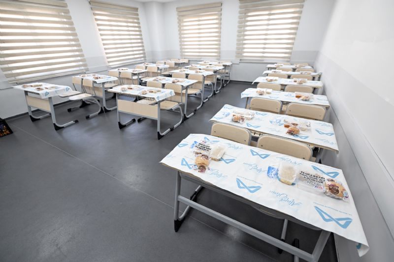 MERSİN BÜYÜKŞEHİR’İN KURS MERKEZLERİ İLE ÖĞRENCİLER YEMEĞİ DERT ETMİYOR