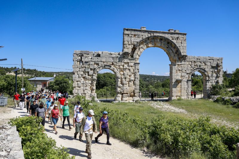 UZUNCABURÇ’TAN SUMAKALANI’NA TARİH DOLU YÜRÜYÜŞ