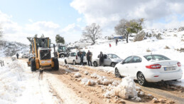 Yenişehir’de kar temizleme ve yol açma çalışması sürüyor