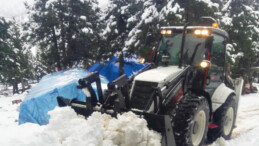 Toroslar’da ekipler kar yağışının olumsuz etkilerine karşı sahada