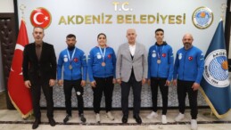 Madalya İle Dönen Sporcuları Ödüllendirdi