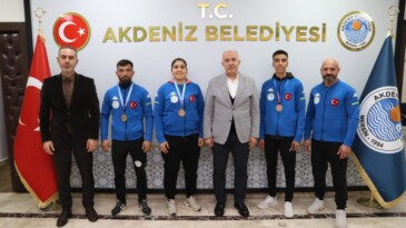 Madalya İle Dönen Sporcuları Ödüllendirdi