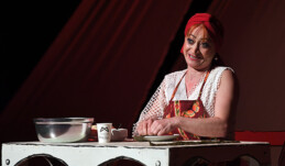 Kadınlar kendi hikayelerini seyretti