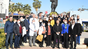 Doktorlar Cumhuriyet Meydanı’nda buluştu
