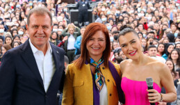 Kadınlar Şevval Sam konserinde 8 Mart’ı kutladı