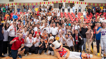 Seçer, galibiyet sevincine ortak oldu