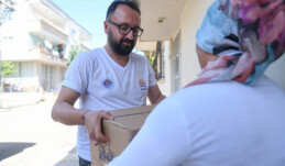 Gıda kolisi yardımı devam ediyor