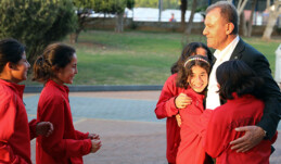 Seçer, Kır Çiçekleri ile buluştu