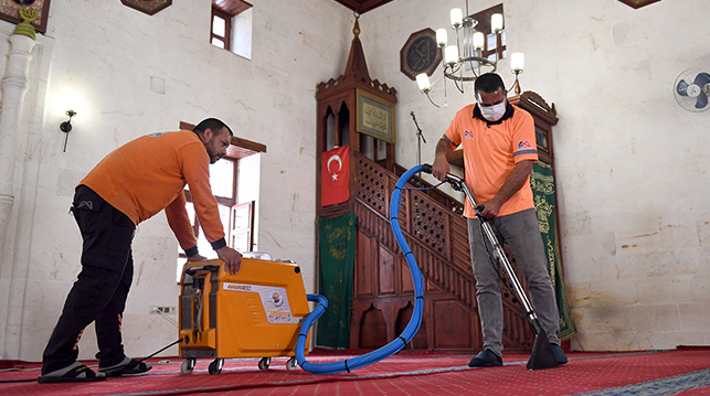 İbadethane temizlikleri aralıksız sürüyor