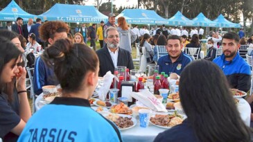 Bozdoğan, sporcularla iftar yaptı