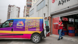 200 bin pakete ulaşıldı, dağıtımlar sürüyor