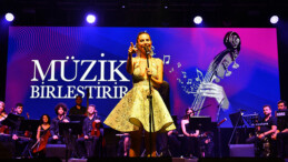 ZEYNEP CASALİNİ, FESTİVALDE SAHNE ALDI