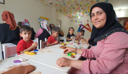 EĞİTİM YATIRIMLARI ANNELERİ MUTLU ETTİ