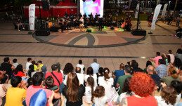 GENÇLİK KONSERİ’NDE DANS VE MÜZİK DOLU EĞLENCE