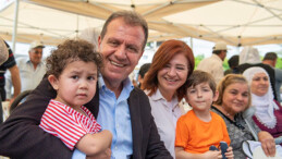 “BİZ HERKESİ KUCAKLIYORUZ, MERSİN’İ SEVİYORUZ”