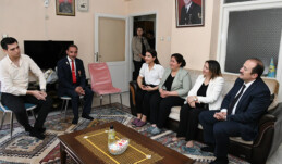 VALİ PEHLİVAN İLK ZİYARETİNİ ŞEHİT AİLESİNE YAPTI