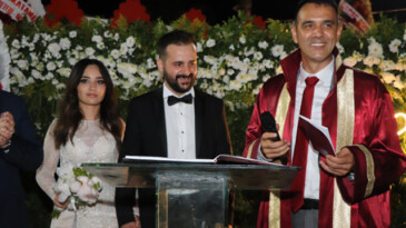 ALTUNOK, OĞLUNUN NİKAHINI KIYDI