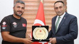 TMF’DEN BAŞKAN YILMAZ’A PLAKET                                                   