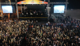 FESTİVAL ON BİNLERİ BULUŞTURDU