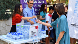LGS’YE GİREN ÖĞRENCİLER SU İKRAMIYLA KARŞILANDI