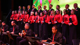 AŞK VE BAHAR, KONSERDE HARMANLANDI
