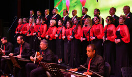 AŞK VE BAHAR, KONSERDE HARMANLANDI
