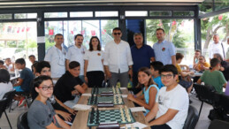 SATRANÇ ŞAMPİYONLARI ÖDÜLLERİNİ ALDI