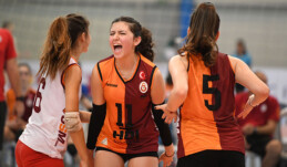 FESTİVAL VOLEYBOL HEYECANI KALDIĞI YERDEN DEVAM EDİYOR
