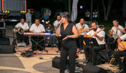 YILDIZLARIN ALTINDA KONSERLERİ DEVAM EDİYOR