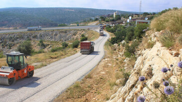 SİLİFKE’DE 3 BİN 700 METRELİK YOL YENİLENDİ