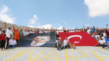 ZAFER RUHUYLA UÇTULAR
