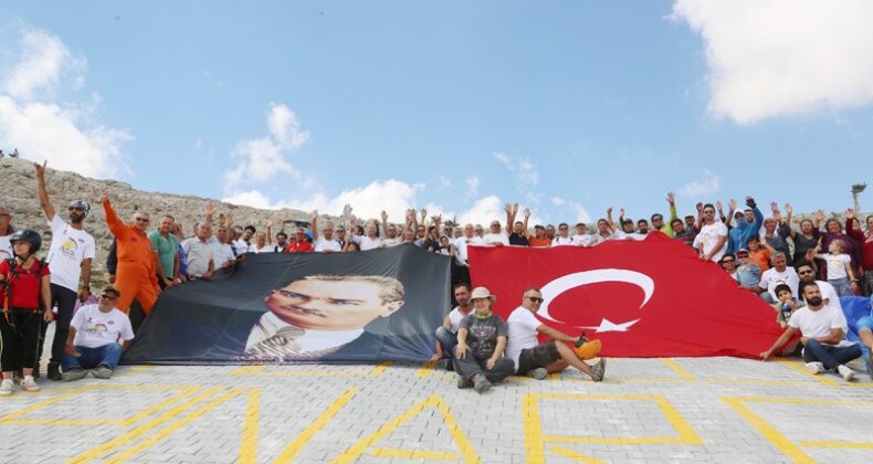 ZAFER RUHUYLA UÇTULAR