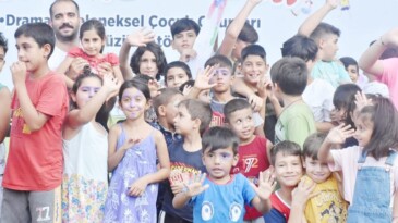 “OYNAYA OYNAYA GELİN ÇOCUKLAR”