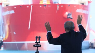 ‘ABDÜLHAMİD HAN’  İLK GÖREV YERİNE UĞURLANDI