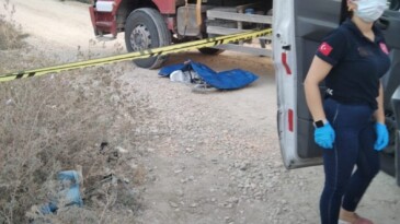 HAFRİYAT KAMYONUNUN ALTINDA KALAN ÇOCUK HAYATINI KAYBETTİ