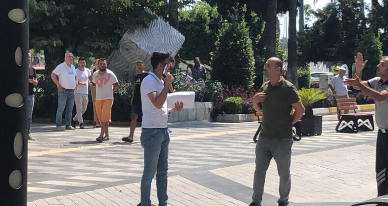 SGK ÖNÜNDE SİLAHI BAŞINA DAYADI, KORKU DOLU ANLAR YAŞATTI