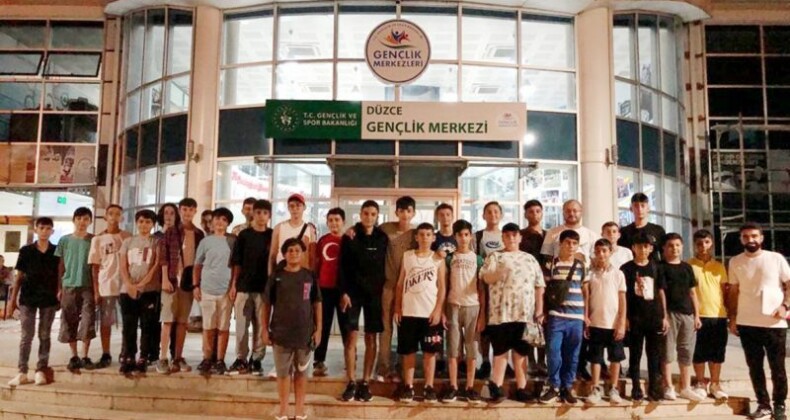 DÜZCELİ GENÇLER MERSİN KAMPINA GÖNDERİLDİ